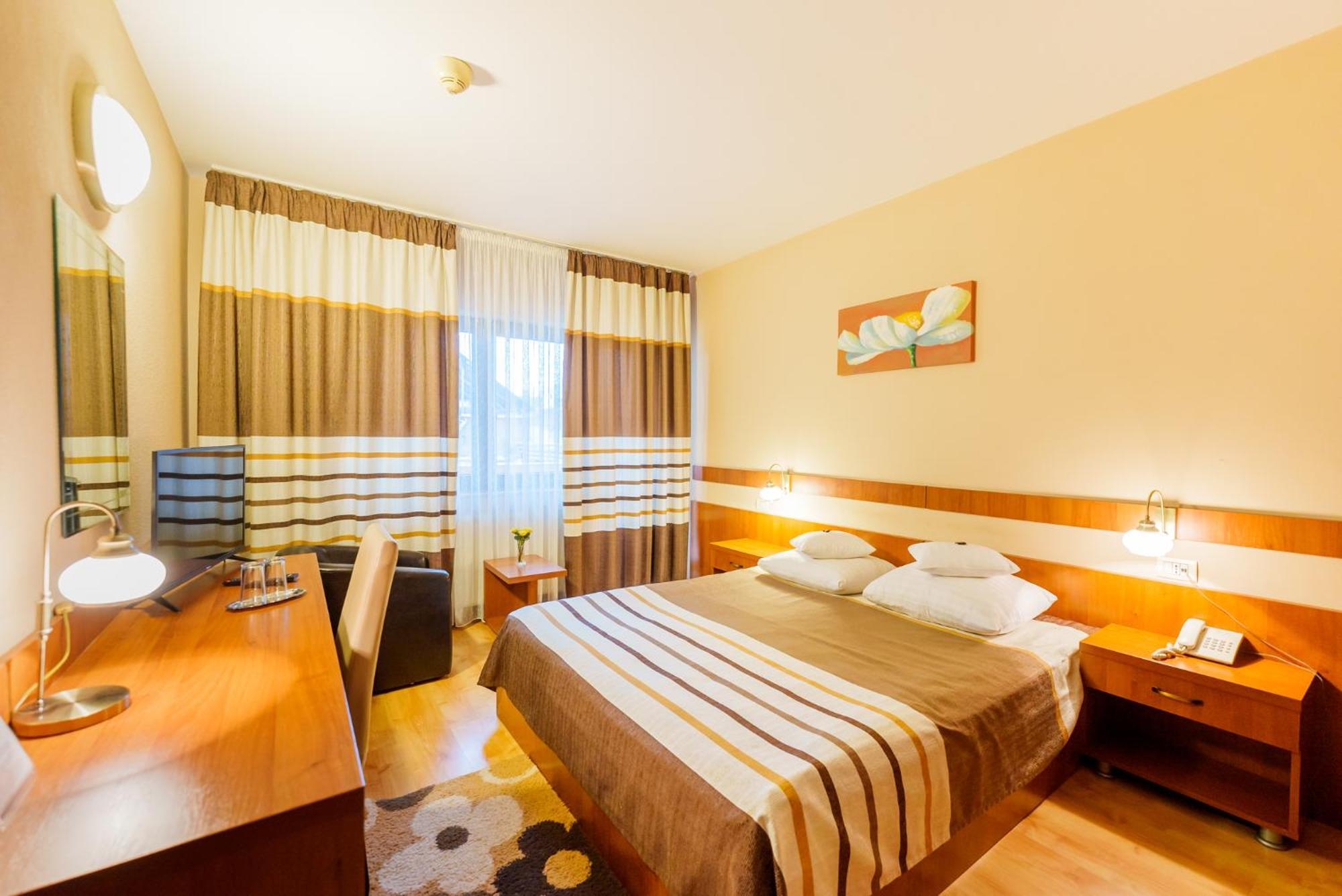 Hotel Crisana Arad Exterior photo